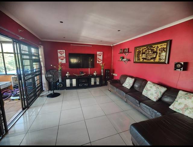 2 BEDROOM HOUSE FOR SALE IN SEA VIEW